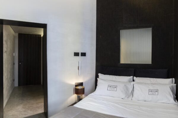 Unicum-suite-hotel-napoli-classic-room-9